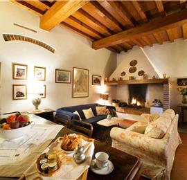 A selection of 2-3 bedroom apartments with shared pool near Florence, Sleeps 4-6
